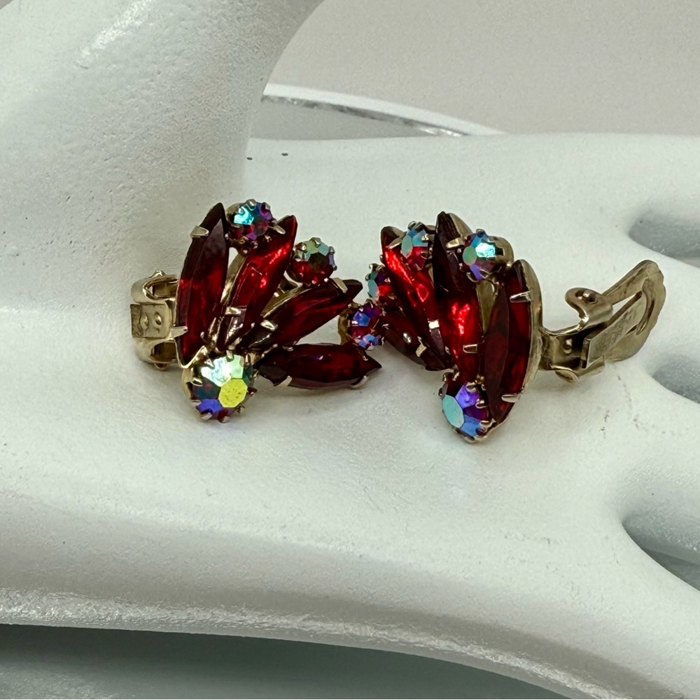 Vintage Weiss Cranberry Red Rhinestone & Aurora Borealis Clip On Earrings